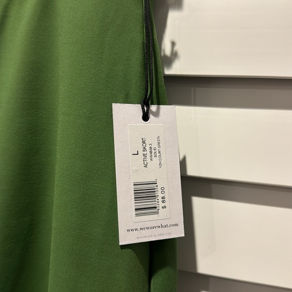 We Wore What NWT Active Skort in solid court Green - Picture 5 of 11